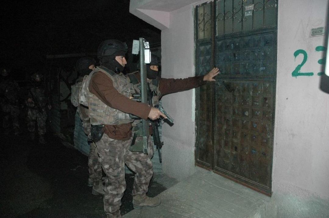 Adana&rsquo;da Pkk/kck Operasyonu: 13 G&ouml;zaltı