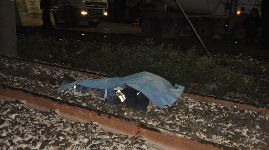 Y&uuml;k Treni Miksere &Ccedil;arptı: 1 &Ouml;l&uuml;