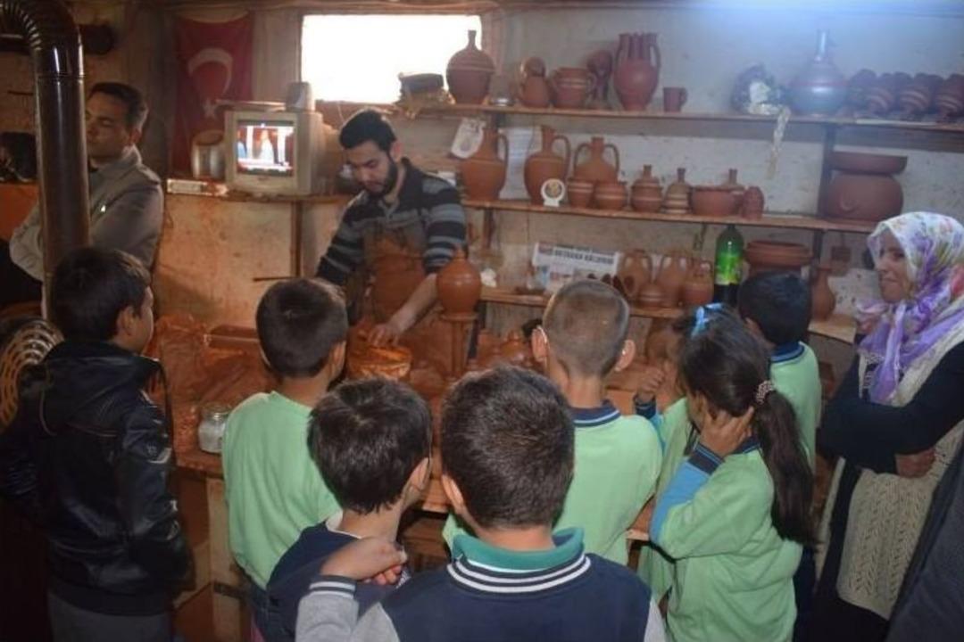 Kaymakam &Ccedil;ocukların Kanka&rsquo;sı Oldu