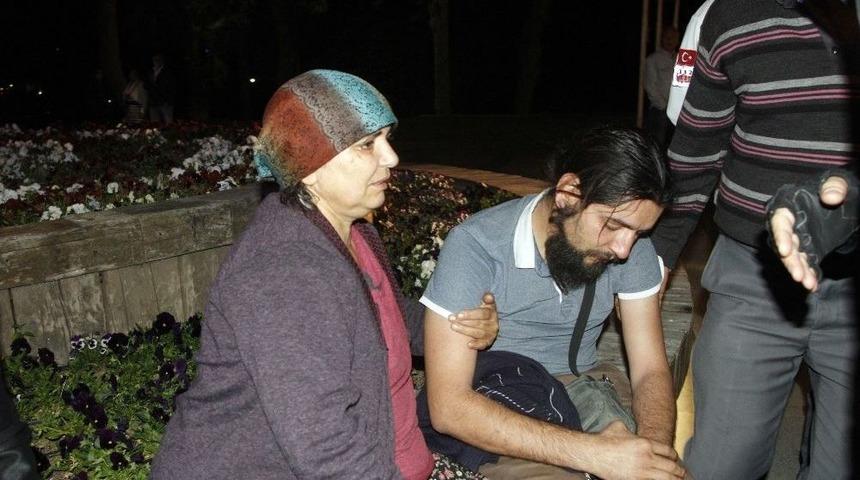 Kahraman Gen&ccedil;, &Ouml;lmek İsteyen 2 &Ccedil;ocuk Babasını U&ccedil;urumun Kenarından Aldı