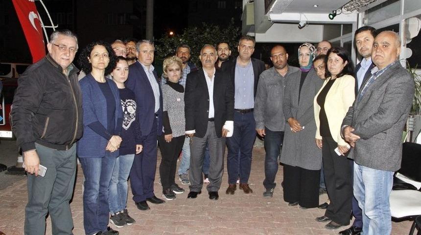 Antalya&rsquo;da &lsquo;evet&rsquo; Standında &rsquo;neden Evet Diyeceğiz" Yumruğu: 4 Yaralı