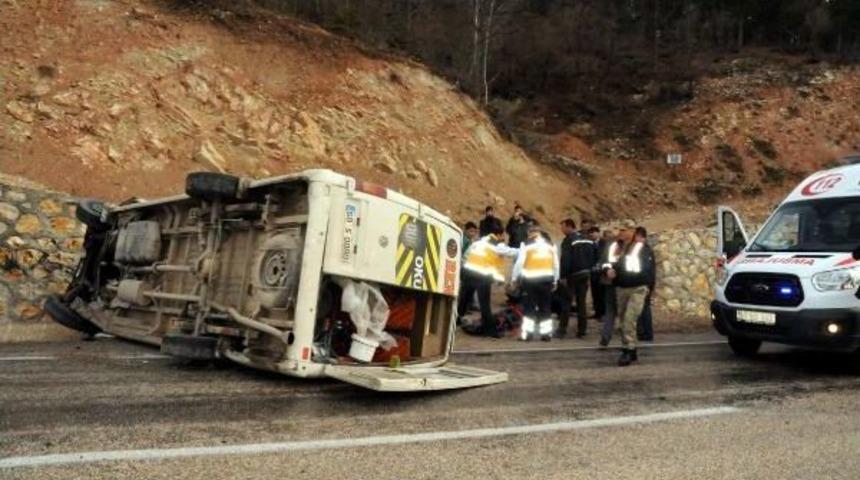 Tokat'ta &Ouml;ğrenci Servisi Devrildi: 16 Yaralı