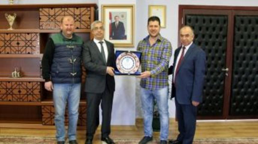 Kl&uuml;&rsquo;den Kırklarelispor&rsquo;a Destek