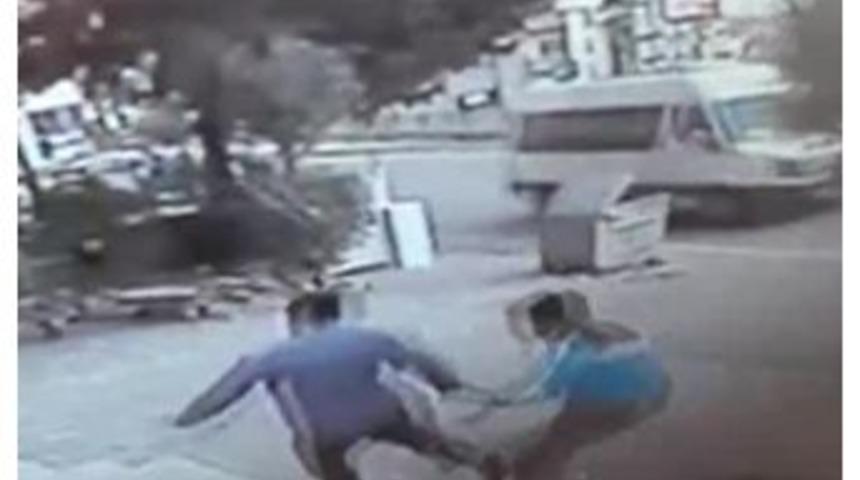 (&ouml;zel Haber) Hırsızlar Market &Ccedil;alışanını Bı&ccedil;akladı