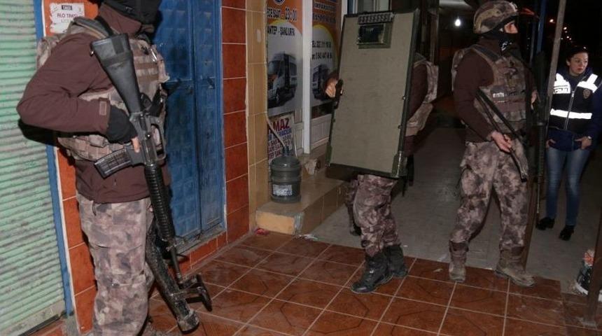 Adana&rsquo;da Deaş Operasyonu: 7 G&ouml;zaltı