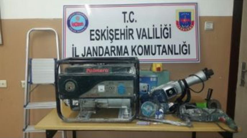 Jandarmadan Ka&ccedil;ak Kazı Operasyonu, 4 G&ouml;zaltı