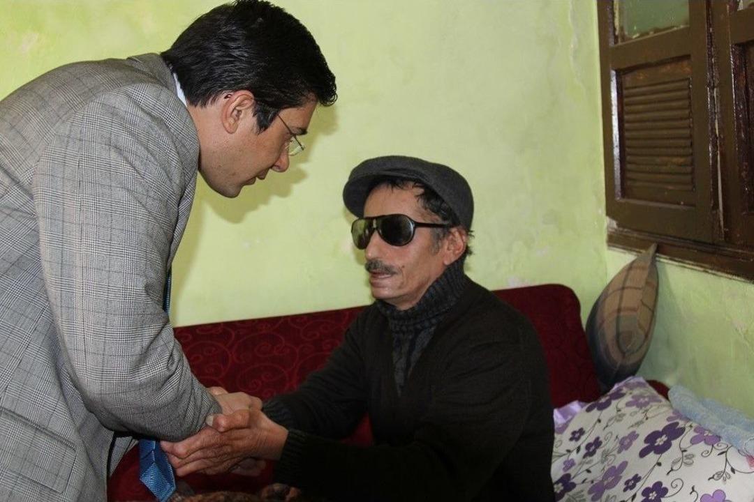 Kaymakam &Ouml;zt&uuml;rk&rsquo;ten Yoksul Ve Engelli Aileye Yardım