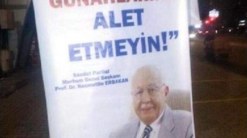 Kayseri&rsquo;De Erbakan Afişleriyle Evet- Hayır Yarışı