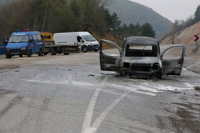 Seyir Halindeki Araç Alev Alev Yandı