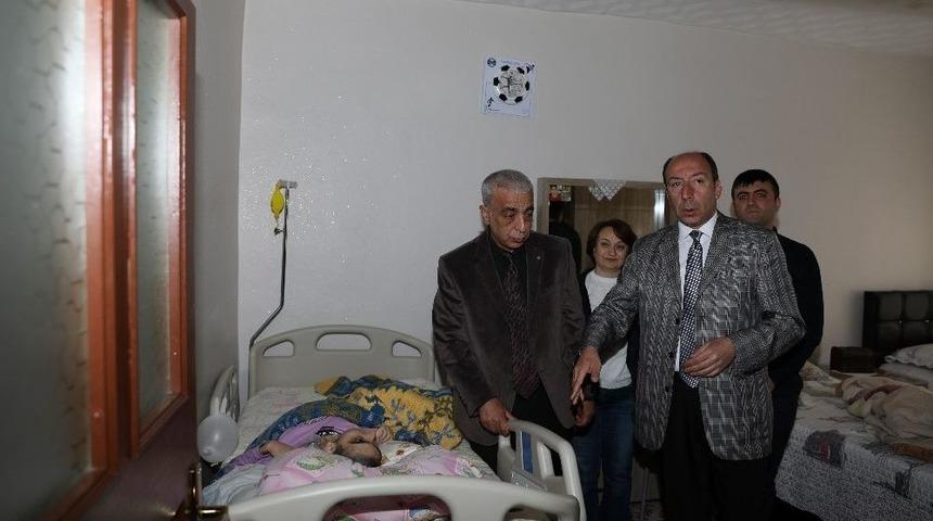 Yatalak Hastalara &Uuml;cretsiz Hasta Yatağı Dağıtıldı