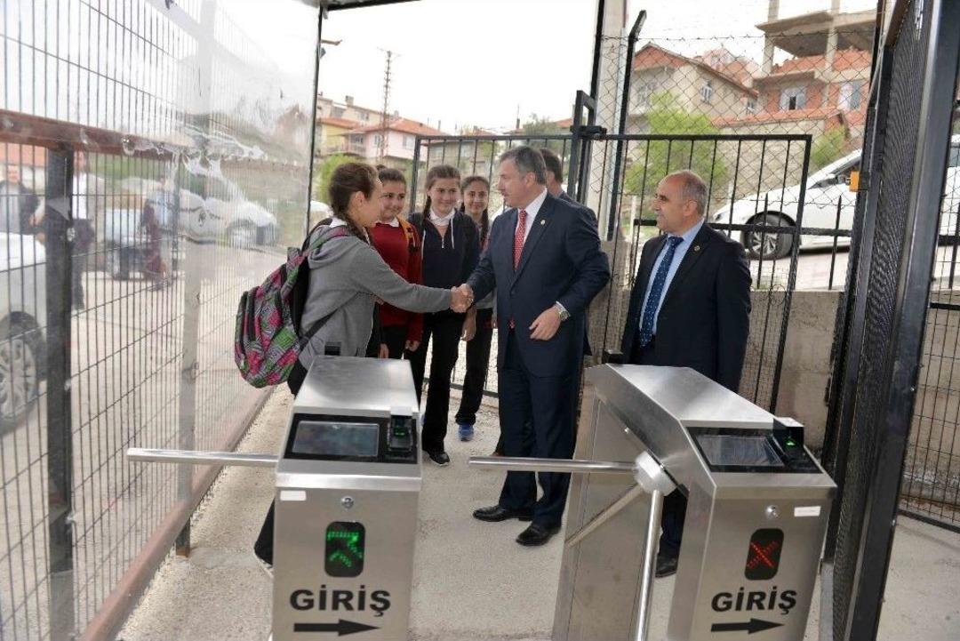 Ak Parti&rsquo;li &Ouml;zdağ&rsquo;dan &Ouml;ğrencilere Nasihat: