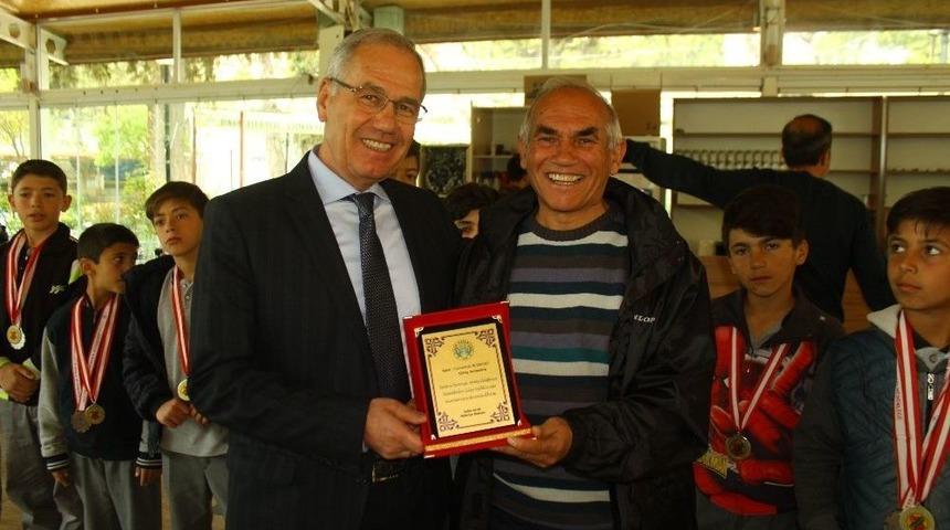 Başkan Acar, Minik Şampiyonları Ağırladı