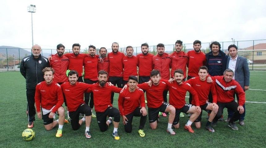 283 Takım Arasında Kırmızı Kart G&ouml;rmeyen Tek Takım: &rsquo;turhalspor&rsquo;