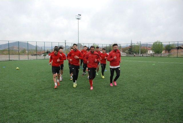 283 Takım Arasında Kırmızı Kart G&ouml;rmeyen Tek Takım: &rsquo;turhalspor&rsquo; 1