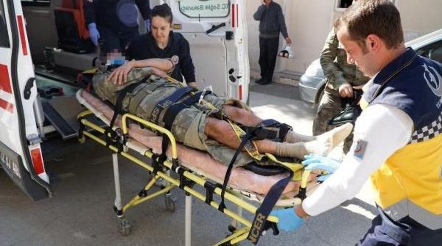 Birlikte Elektrik Direğinden Atlayan Asker Yaralandı