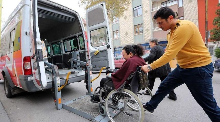Yenimahalle&rsquo;de Yaşlı, Engelli Ve Hasta Vatandaşları Sandığa Belediye G&ouml;t&uuml;recek