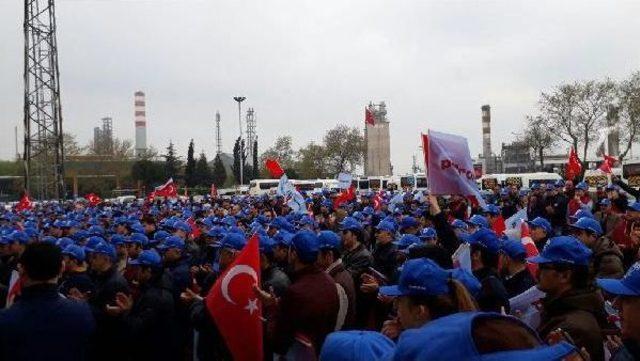 Tüpraş'ta Işçiler Eylemlerini Sürdürdü