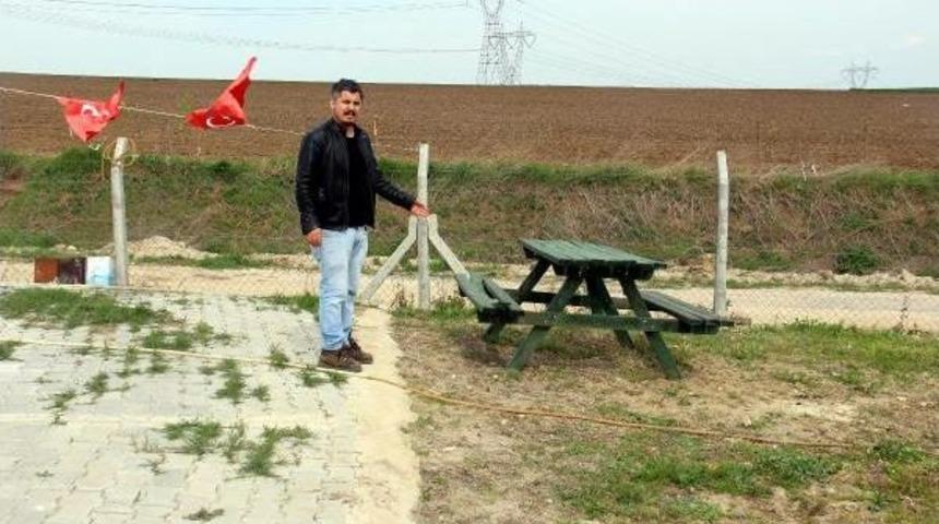 Edirne Şehitliğindeki Masalar &Ccedil;alındı