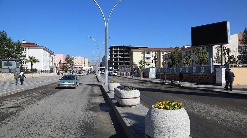 Cizre Belediyesi Orhan Doğan Caddesi&rsquo;nin &Ccedil;ehresini Değiştirdi