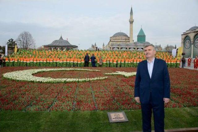 Erdoğan, Konya'da Lalelerden Yapılan Türk Bayrağıyla Karşılanacak