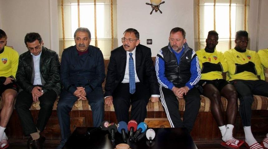 Bakan &Ouml;zhaseki&rsquo;den Kayserispor&rsquo;a Moral Ziyareti