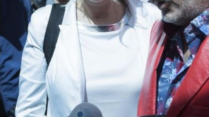 İbrahim Erkal'a Ziyaretler S&uuml;r&uuml;yor. Seda Sayan: Dua Edeceğiz