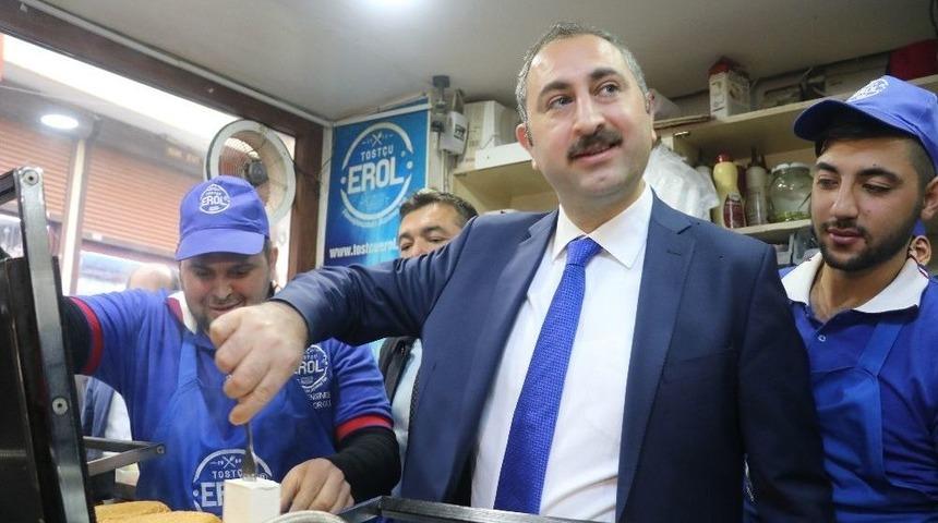 Ak Parti&rsquo;li G&uuml;l, Atom Tost Yaptı