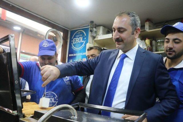 Ak Parti’li Gül, Atom Tost Yaptı