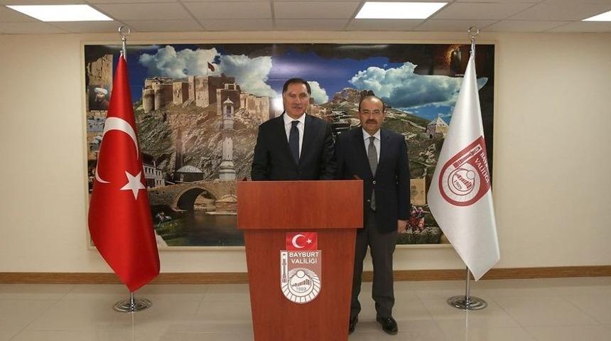 Kamu Başdenet&ccedil;isi Şeref Malko&ccedil;, Vali İsmail Ustaoğlu&rsquo;nu Ziyaret Etti