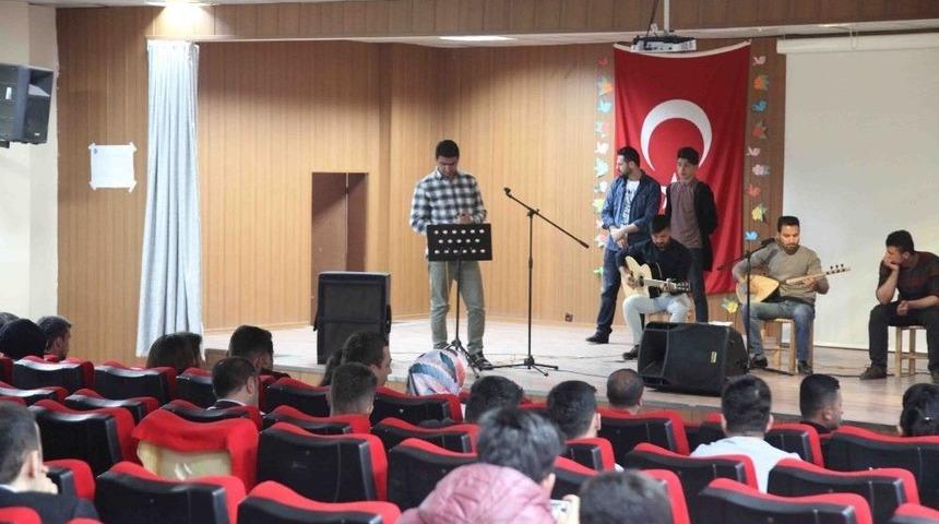 Kulplu &Ouml;ğrenciler Polise Moral Programı D&uuml;zenlendi