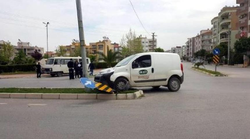 Elektrikli Bisiklet S&uuml;r&uuml;c&uuml;s&uuml; Kazada Yaralandı