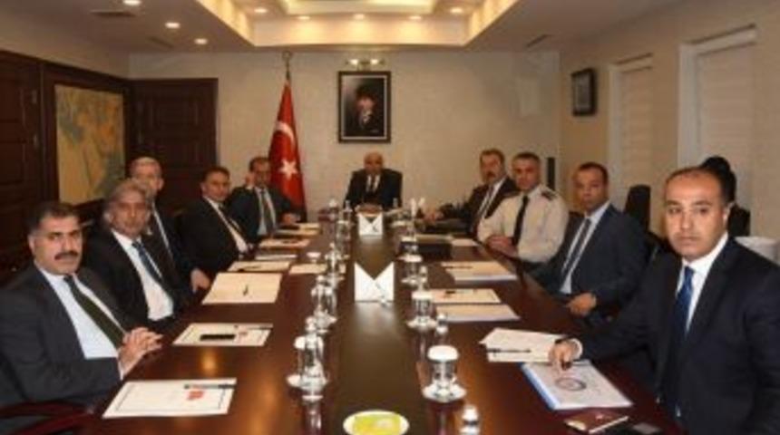 Demirtaş: "milli İradenin Tecellisinde En &Ouml;nemli Unsur, Halkın H&uuml;r İradeyle Oy Kullanmasıdır"