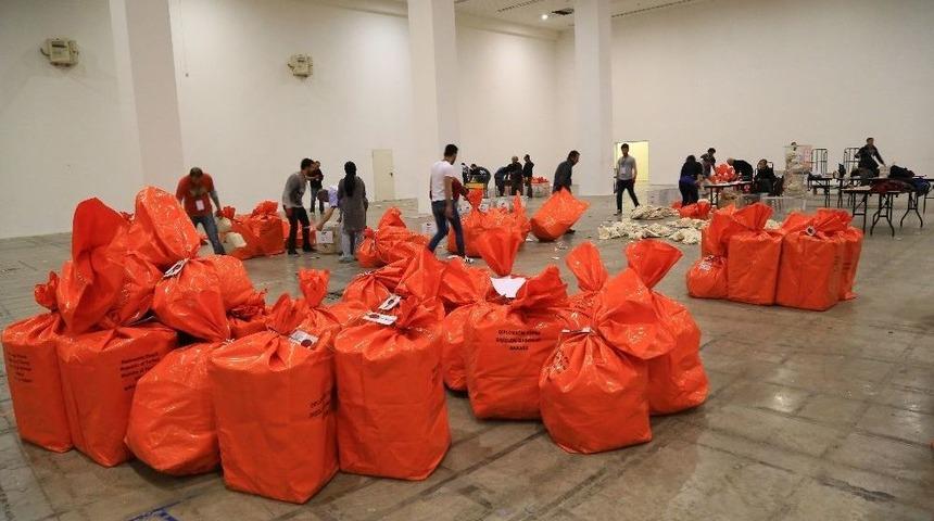 Yurt Dışı Oyları Sandıklara Yerleştirildi