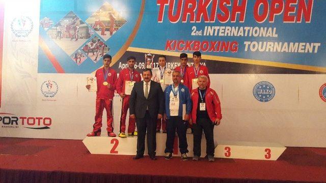 Büyükşehir Kickboks Takımından Büyük Başarı