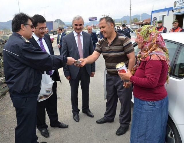 Osmancık Polisinden Sürücülere Pirinç Ve Leblebi İkramı