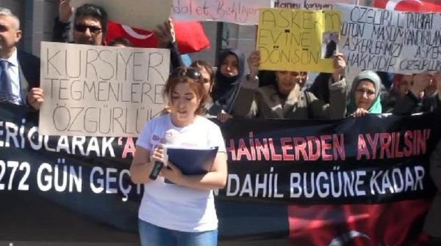 Tutuklu Askerlerin Ailelerinden Adliye Sarayı &Ouml;n&uuml;nde Eylem