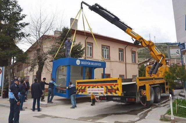 Bozüyük’te Klimalı Duraklara Bir Yenisi Daha Eklendi