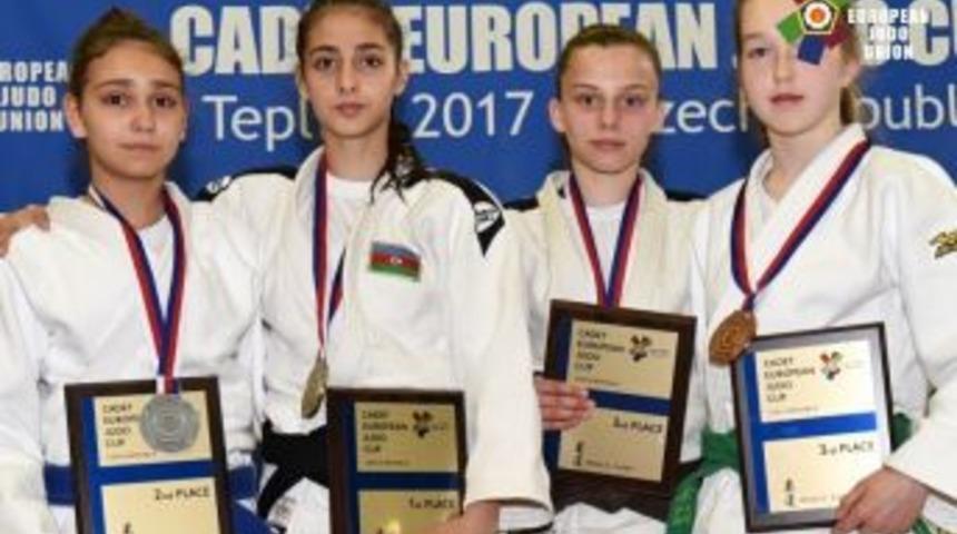 Kağıtsporlu M&uuml;berra G&uuml;neş, G&uuml;m&uuml;şle D&ouml;nd&uuml;