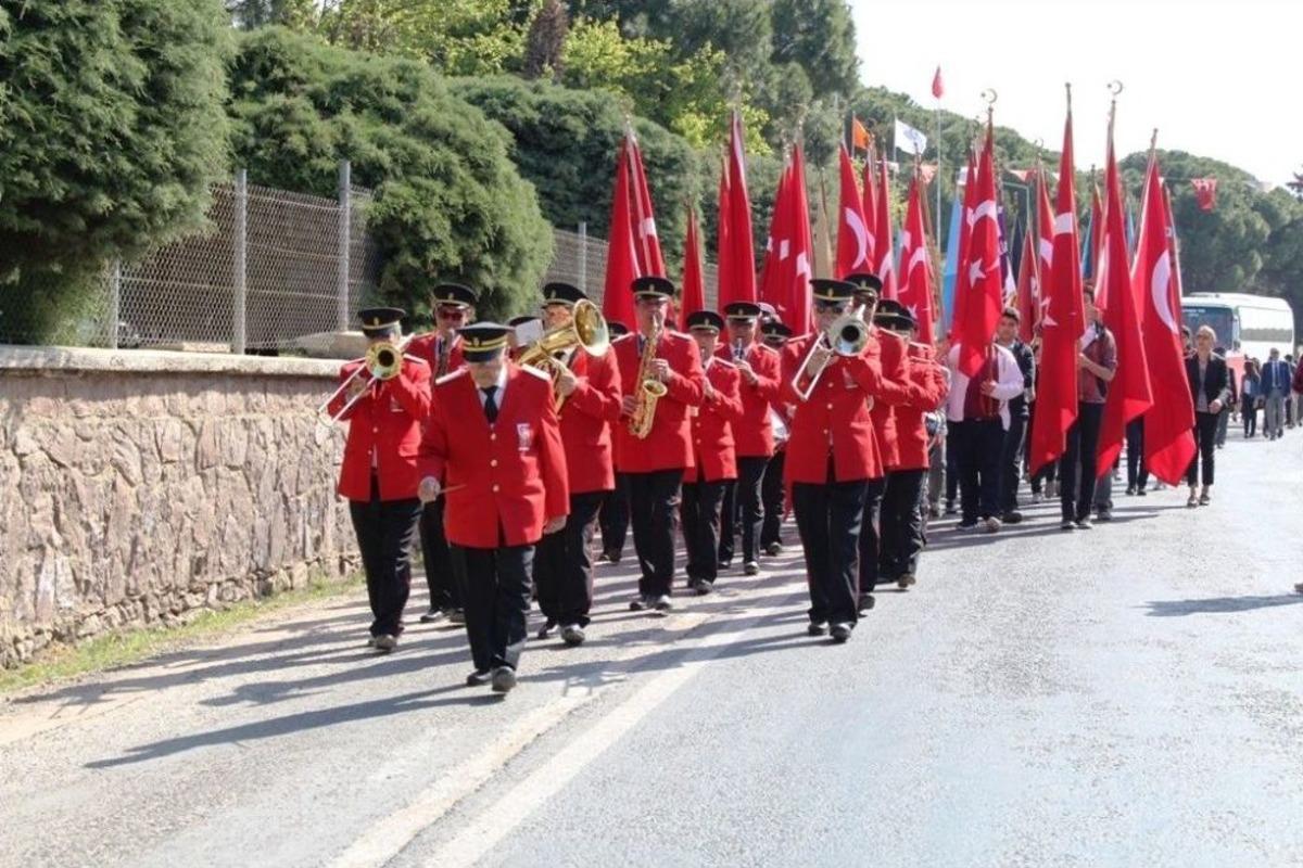 Atat&uuml;rk&rsquo;&uuml;n Ayvalık&rsquo;a Gelişinin 83. Yıl D&ouml;n&uuml;m&uuml; D&uuml;zenlenen Kortej Ve T&ouml;renle Kutlandı