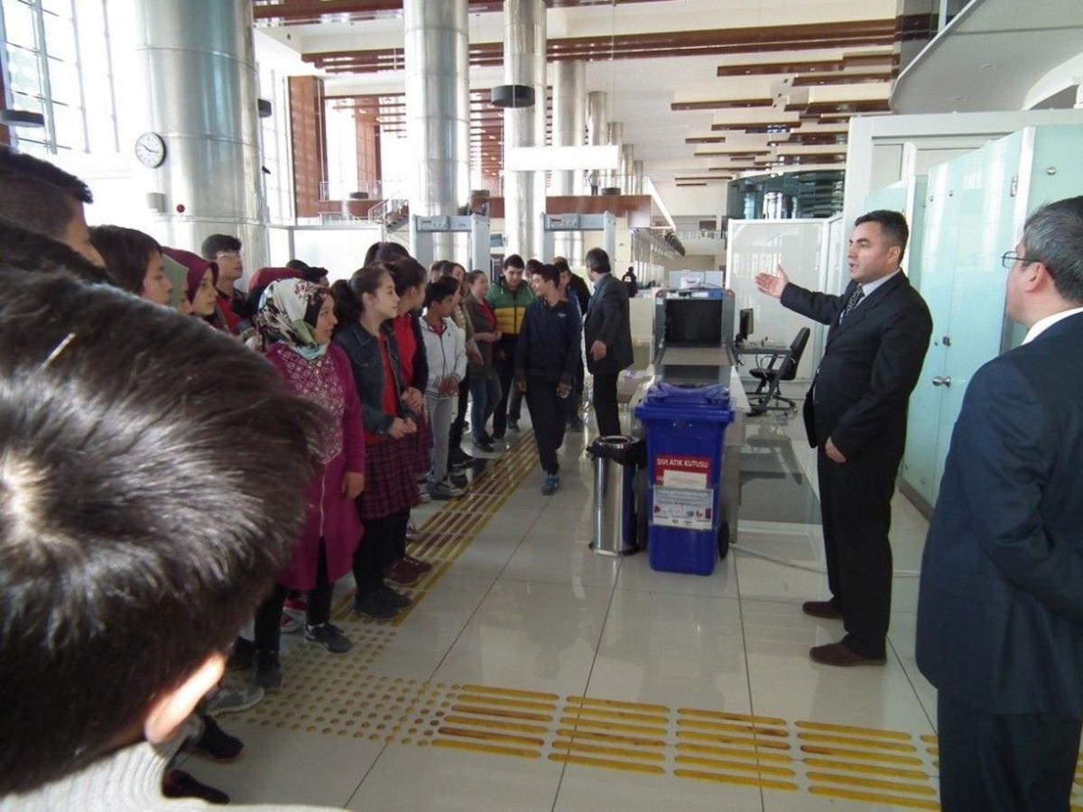 Kocaseyit&rsquo;in Torunları, Kocaseyit Havalimanı&rsquo;nı Gezdi