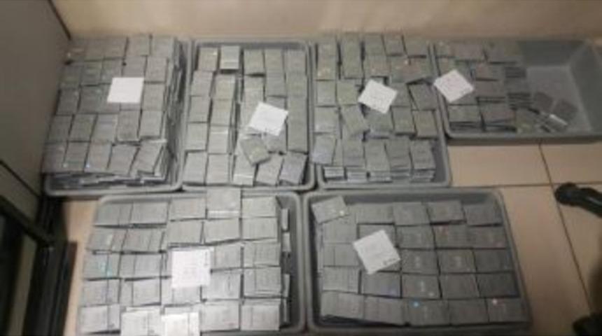 2 İranlı Havaalanında Ka&ccedil;ak Sigara Ile Yakalandı