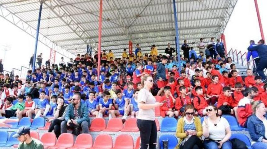 Terim Ve Riekerink, U12 İzmir Cup A&ccedil;ılışına Renk Kattı
