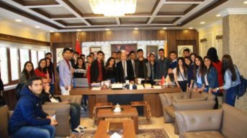 Rekt&ouml;r G&uuml;l, Silopili Gen&ccedil;leri Makamında Ağırladı