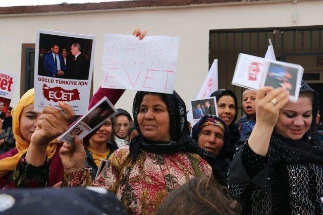 Akçakale Belediye Başkanının Eşi Ayşenur Ayhan Kadınlardan Evet Sözü Aldı