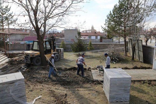 İbadethanelerin Çevre Düzenlemeleri Devam Ediyor