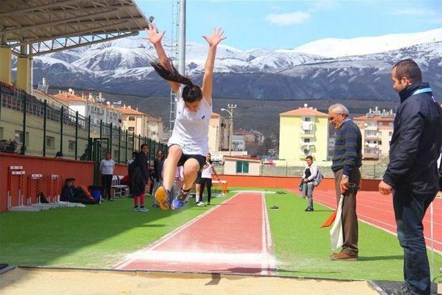 Puanlı Atletizm Yarışmaları Yapıldı