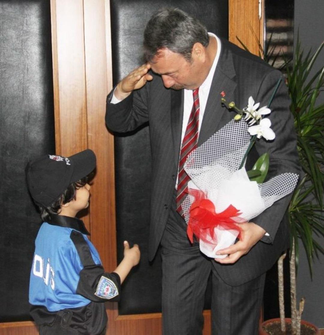 L&ouml;semiyi Polisle Yenen Yağız Polis Oldu