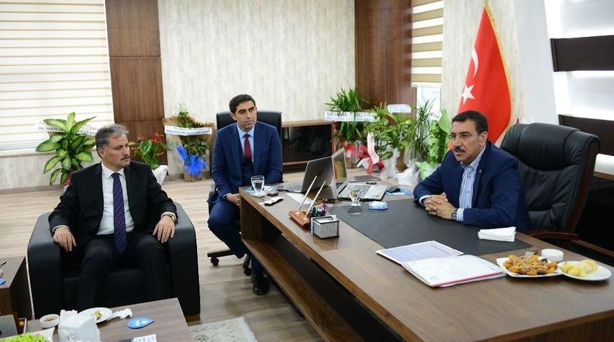 Bakan T&uuml;fenkci Maski&rsquo;nin Yeni Binasında İncelemelerde Bulundu