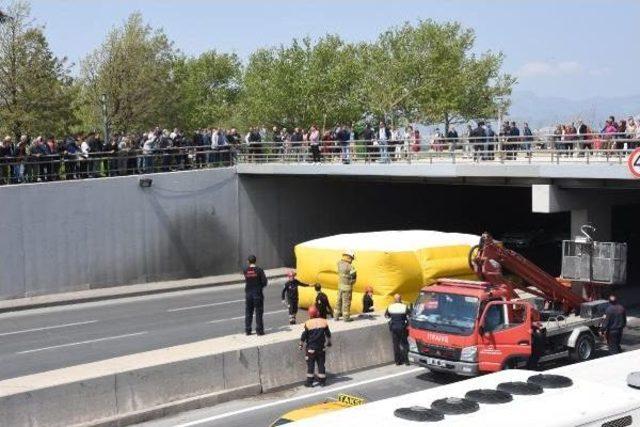 Kocasına Kızdı Altgeçitin Üzerine Çıktı