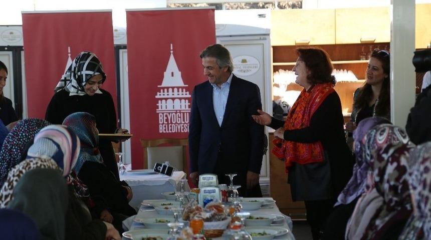 G&uuml;m&uuml;lcine&rsquo;den Gelen T&uuml;rkler İstanbul&rsquo;u Gezdi